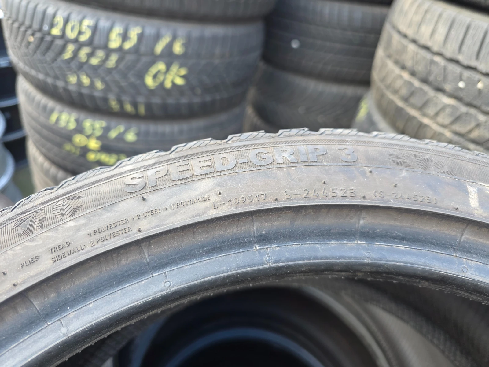 Гуми Зимни 215/40R17, снимка 8 - Гуми и джанти - 53961835