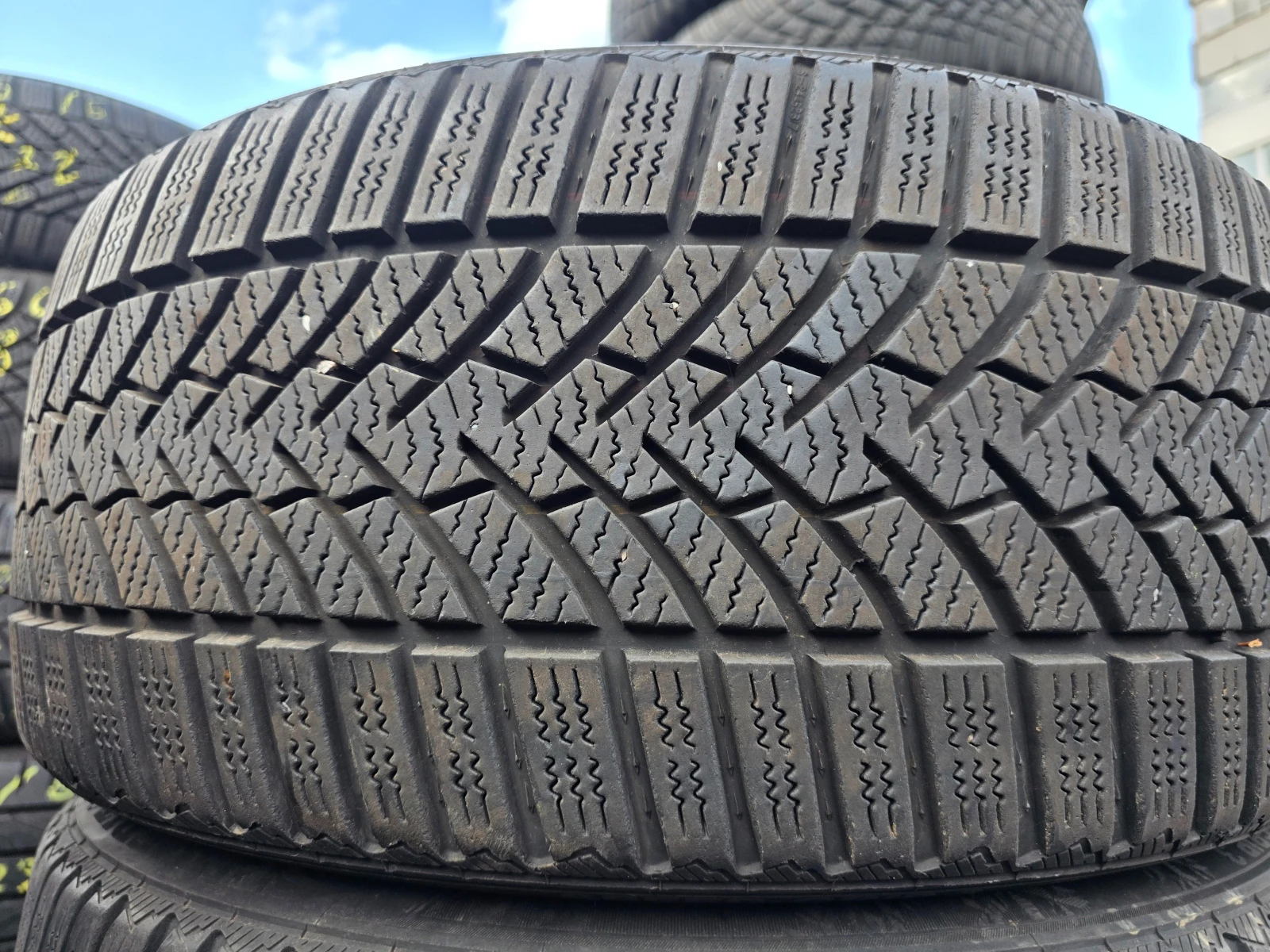 Гуми Зимни 215/40R17