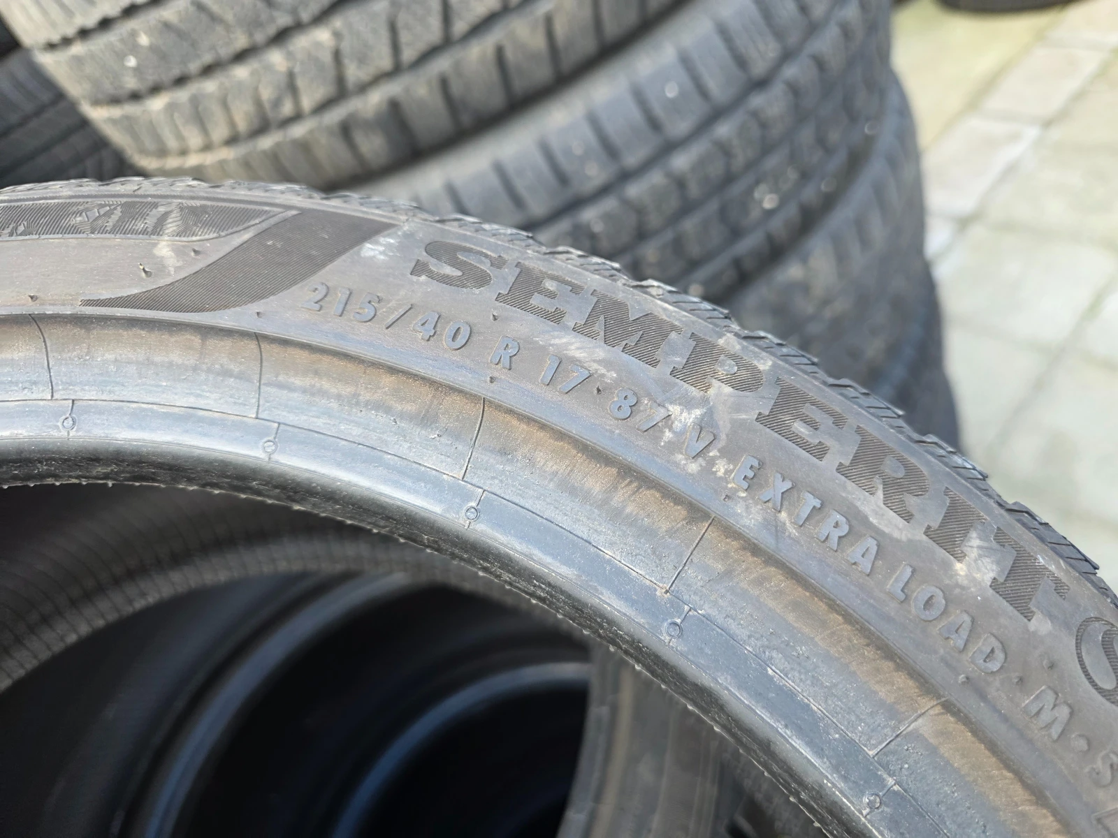 Гуми Зимни 215/40R17, снимка 7 - Гуми и джанти - 53961835