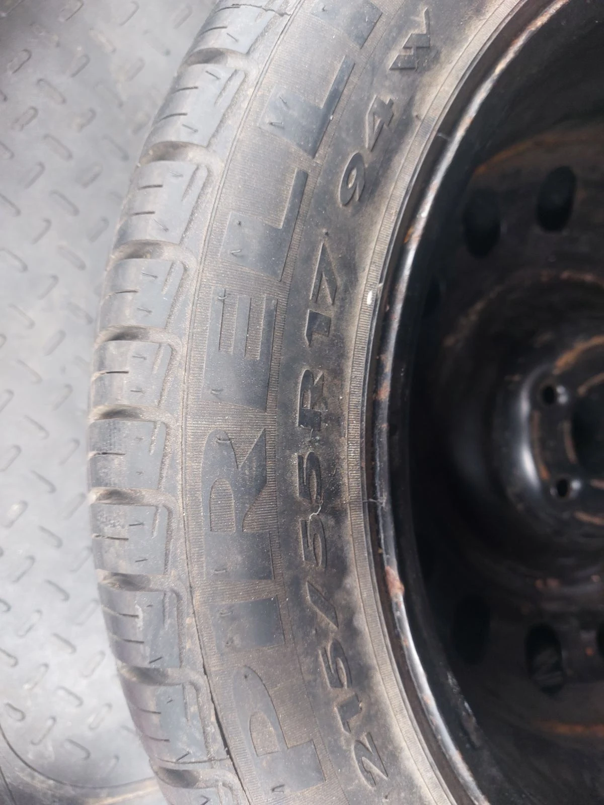 Гуми с джанти Pirelli 215/55R17, снимка 2 - Гуми и джанти - 56255236