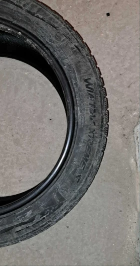 Гуми Зимни 225/50R18, снимка 2 - Гуми и джанти - 48738707