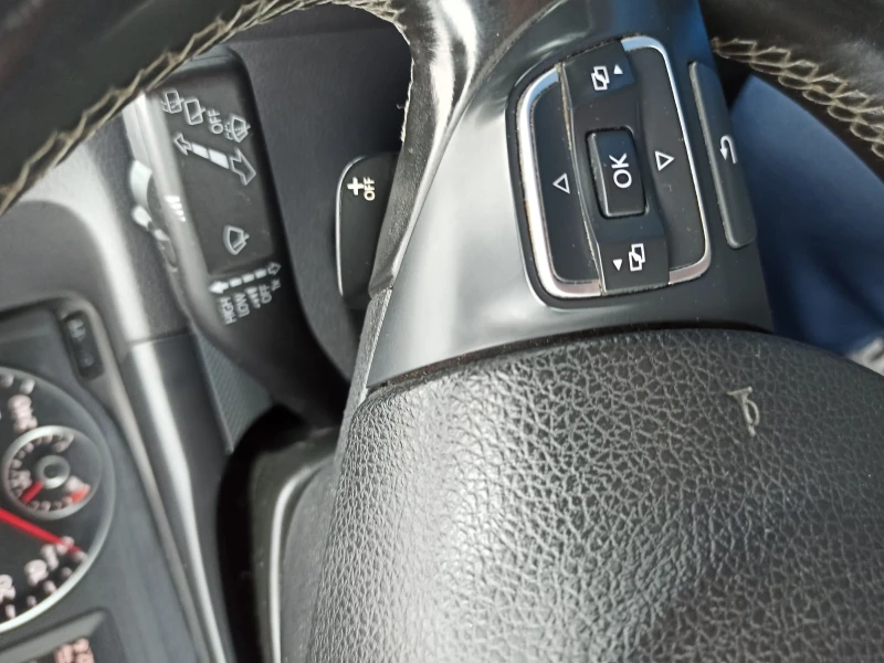 VW Touran, снимка 10 - Автомобили и джипове - 51706040