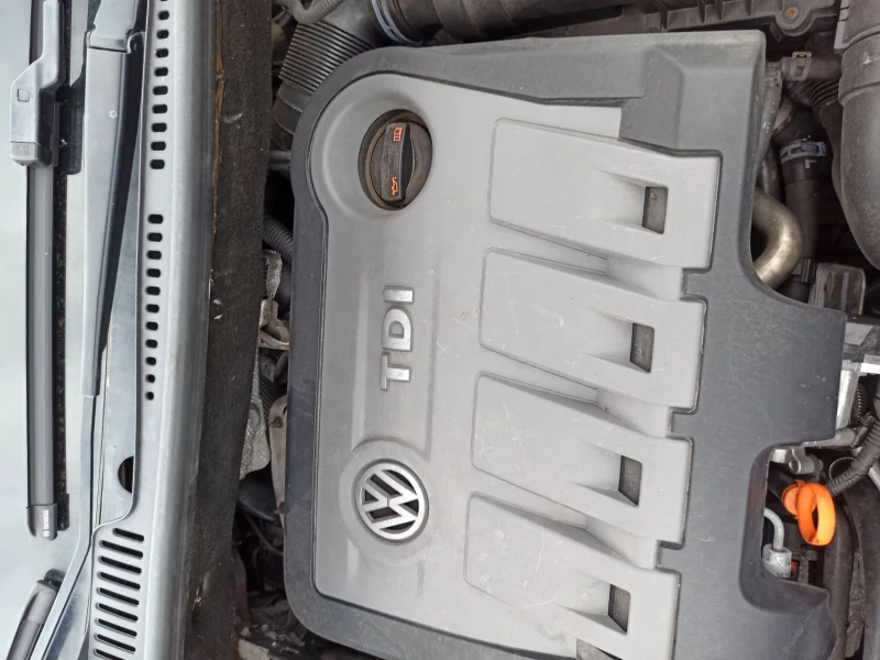 VW Touran, снимка 12 - Автомобили и джипове - 51706040