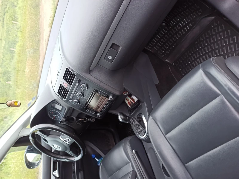 VW Touran, снимка 16 - Автомобили и джипове - 51706040