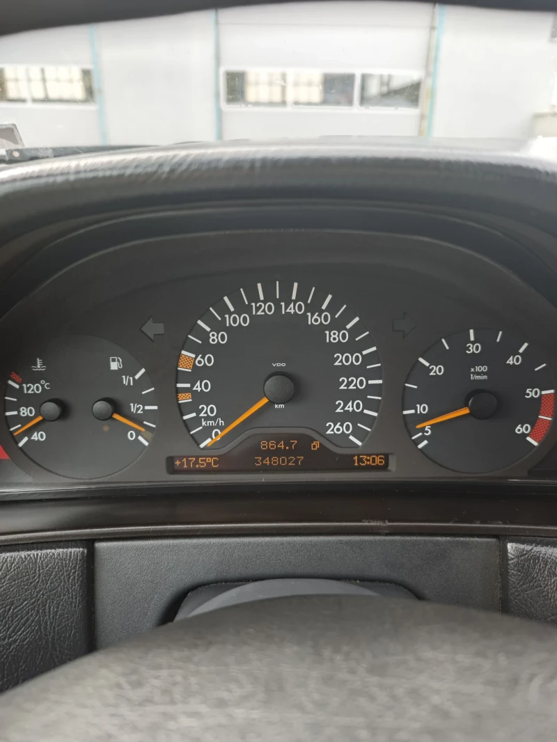 Mercedes-Benz E 250, снимка 10 - Автомобили и джипове - 52632463