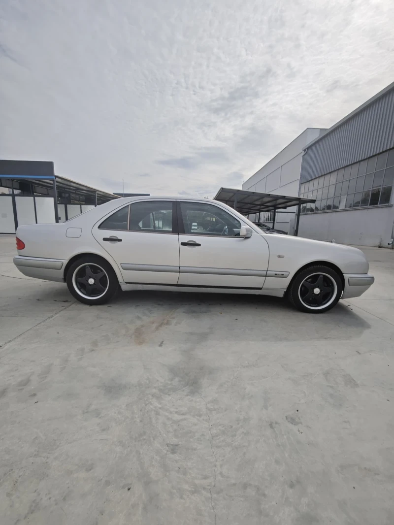 Mercedes-Benz E 250, снимка 5 - Автомобили и джипове - 52632463