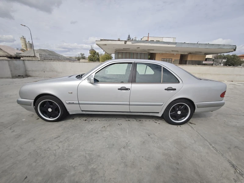 Mercedes-Benz E 250, снимка 12 - Автомобили и джипове - 52632463