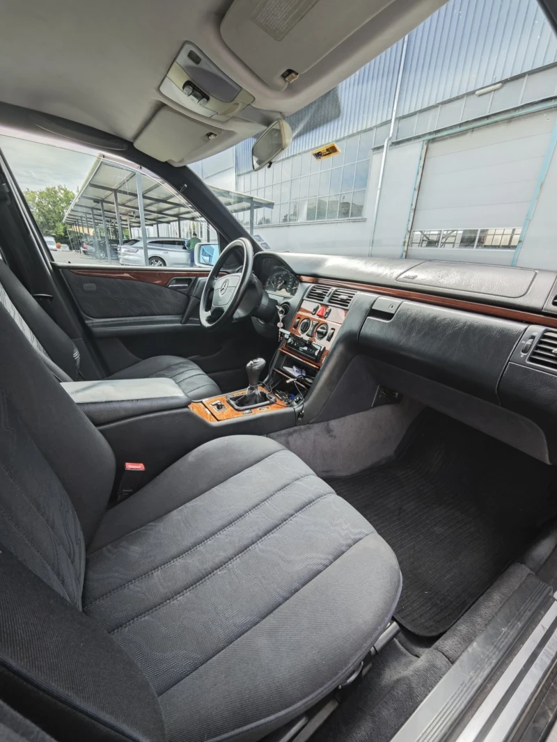 Mercedes-Benz E 250, снимка 9 - Автомобили и джипове - 52632463