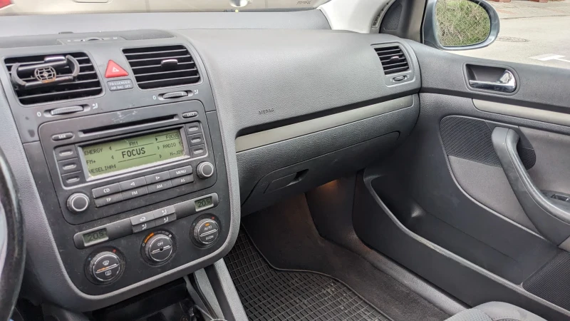 VW Golf, снимка 8 - Автомобили и джипове - 53004799