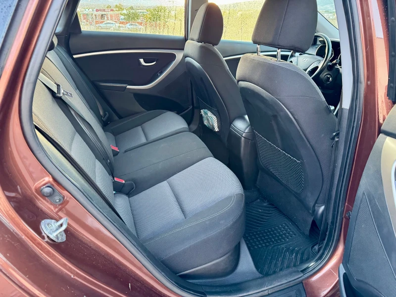 Hyundai I30 1.6 CRDI, снимка 11 - Автомобили и джипове - 52171679