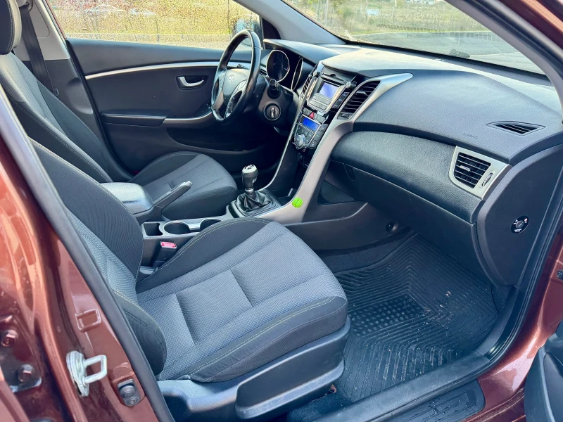 Hyundai I30 1.6 CRDI, снимка 12 - Автомобили и джипове - 52171679