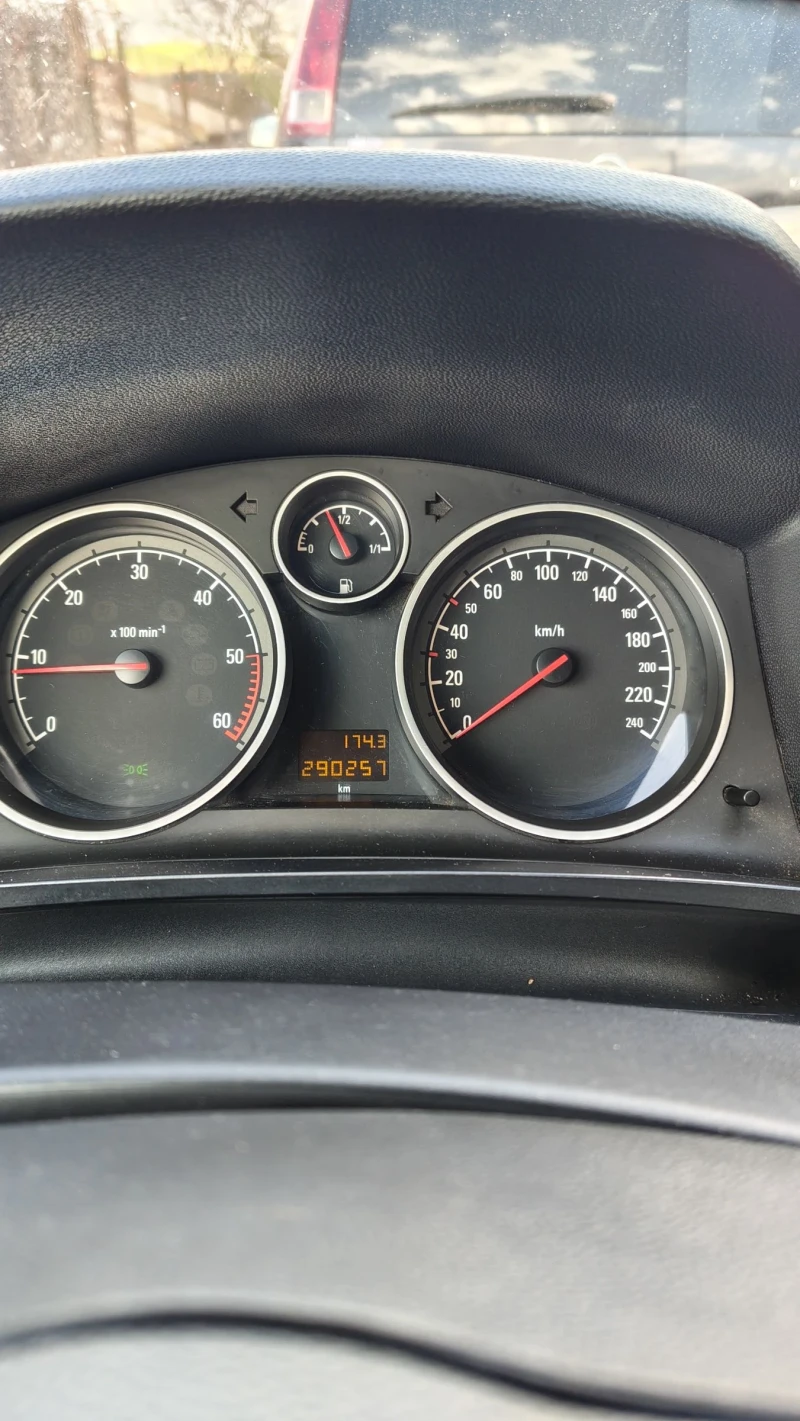 Opel Zafira 1.9CDTI COSMO, снимка 12 - Автомобили и джипове - 52662612