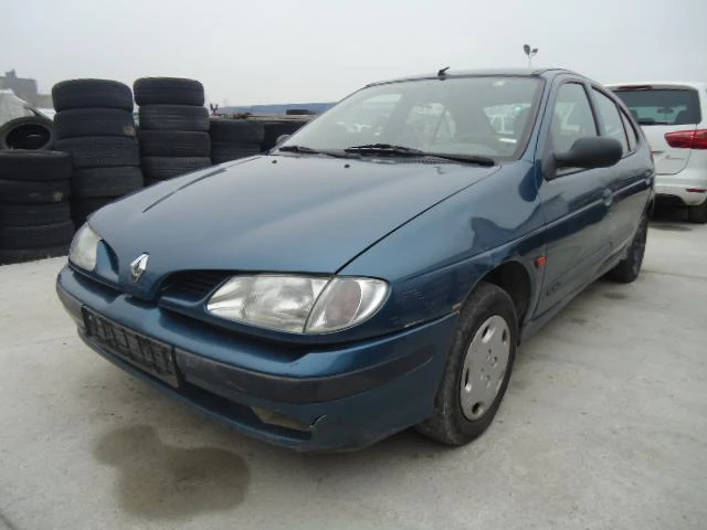 Renault Megane 1.9 D 64kc, снимка 1 - Автомобили и джипове - 20432880