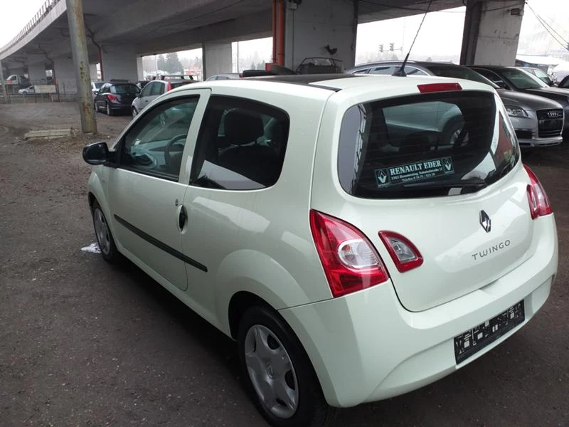 Renault Twingo 1,2i   като ново, снимка 5 - Автомобили и джипове - 45539304