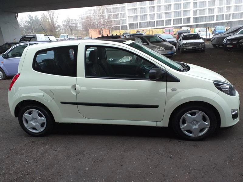 Renault Twingo 1,2i   като ново, снимка 15 - Автомобили и джипове - 45539304