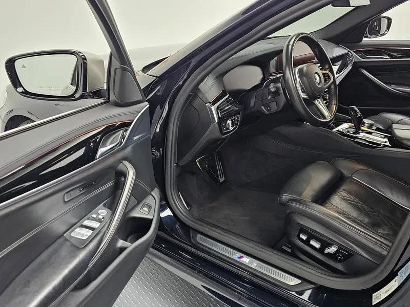 BMW 530 I M Sports Plus, снимка 11 - Автомобили и джипове - 53708719