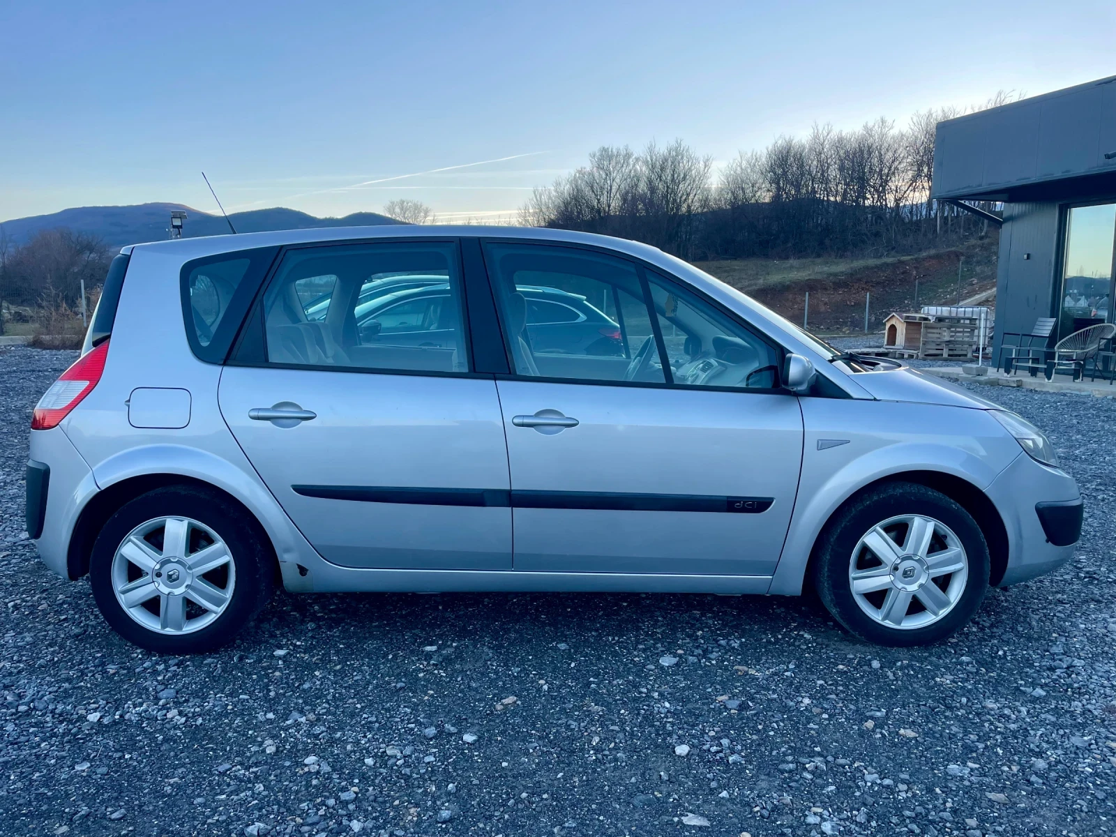 Renault Scenic 1.5 dCi / 105 к.с. - изображение 8