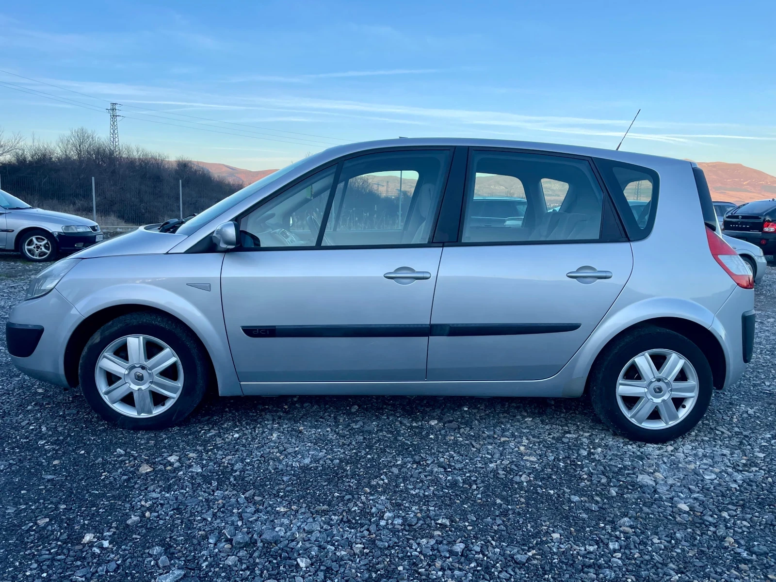 Renault Scenic 1.5 dCi / 105 к.с. - изображение 7