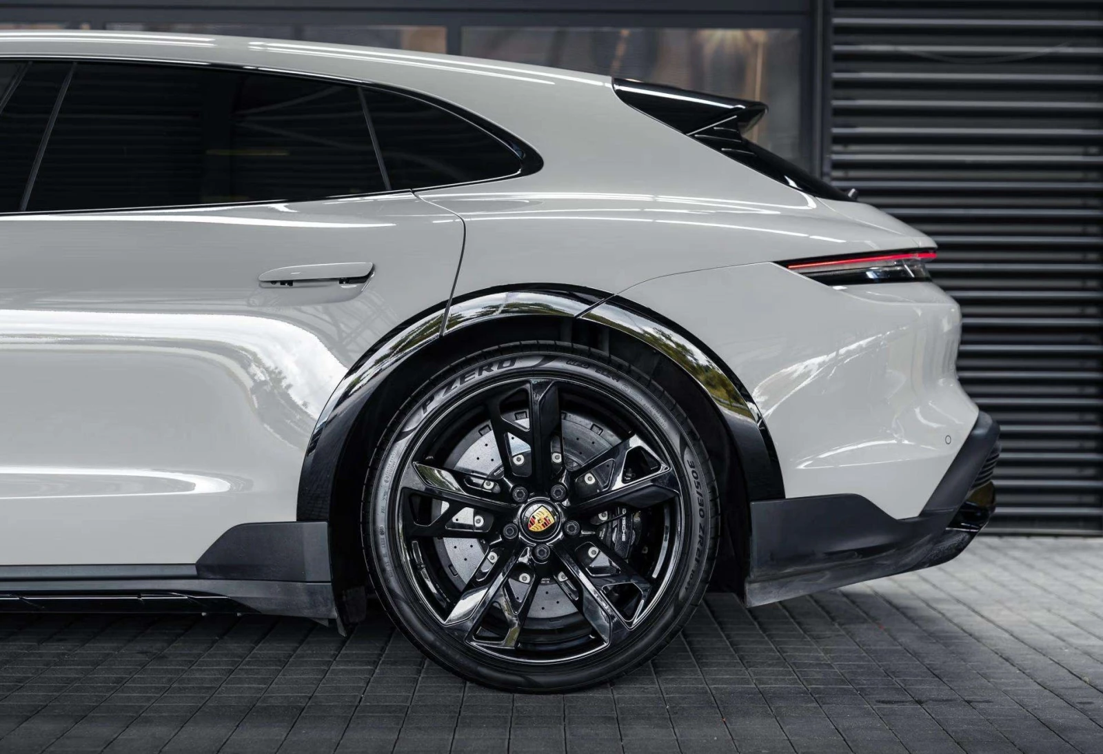 Porsche Taycan Turbo S Cross Turismo Sport Chrono - изображение 6