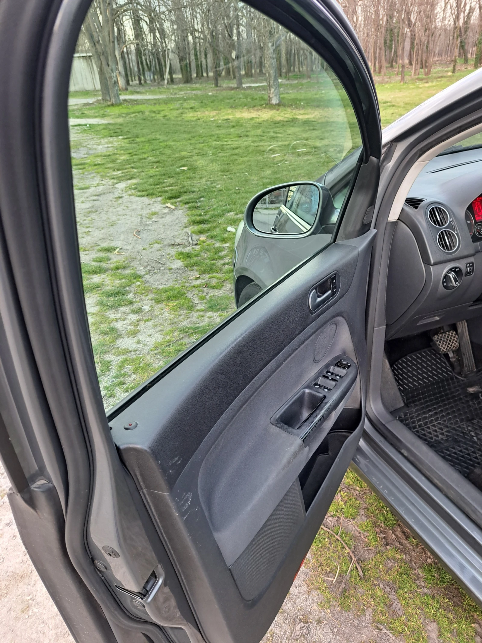 VW Golf Plus, снимка 11 - Автомобили и джипове - 53892885