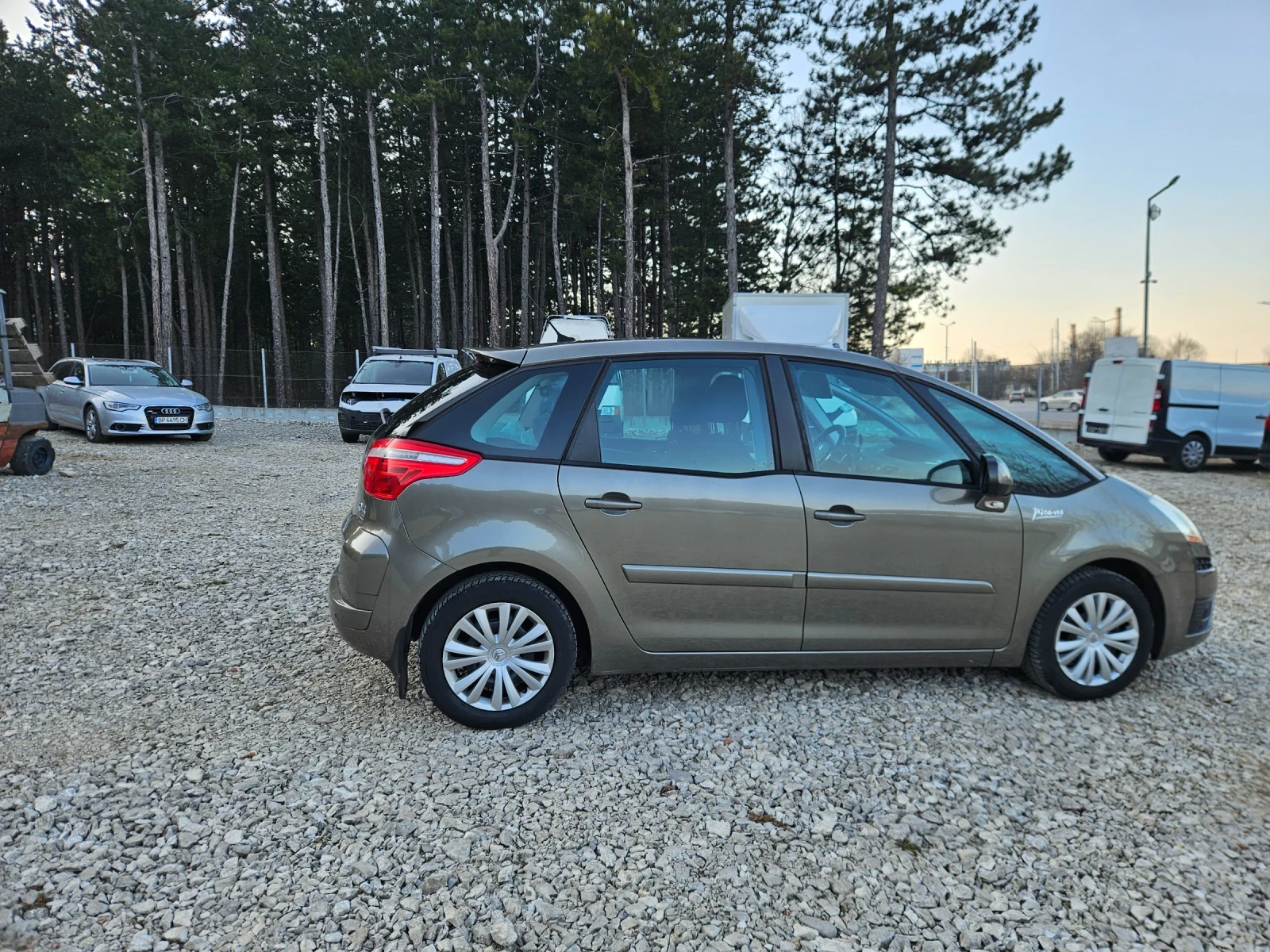 Citroen C4 Picasso Ekskloziv 1.6 avtomat, снимка 3 - Автомобили и джипове - 53908687