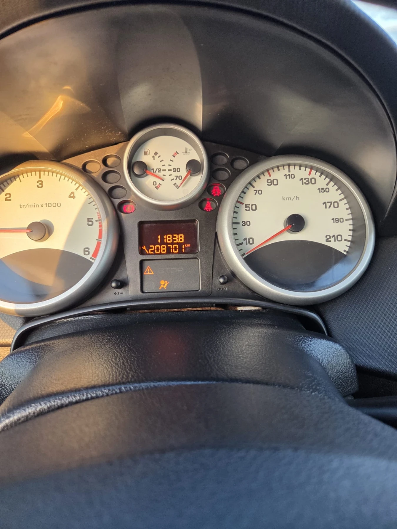 Peugeot 207, снимка 16 - Автомобили и джипове - 54045908