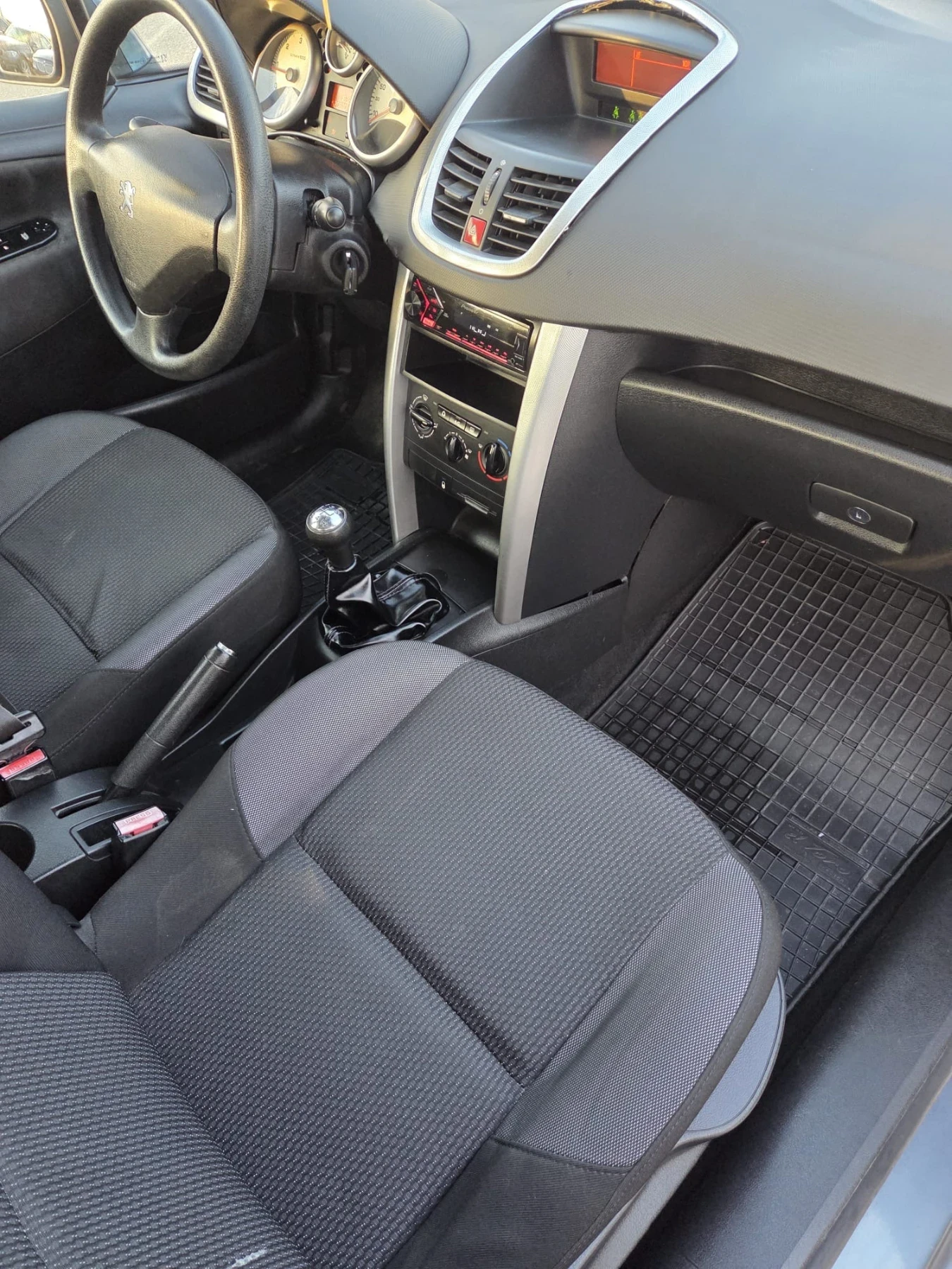 Peugeot 207, снимка 13 - Автомобили и джипове - 54045908