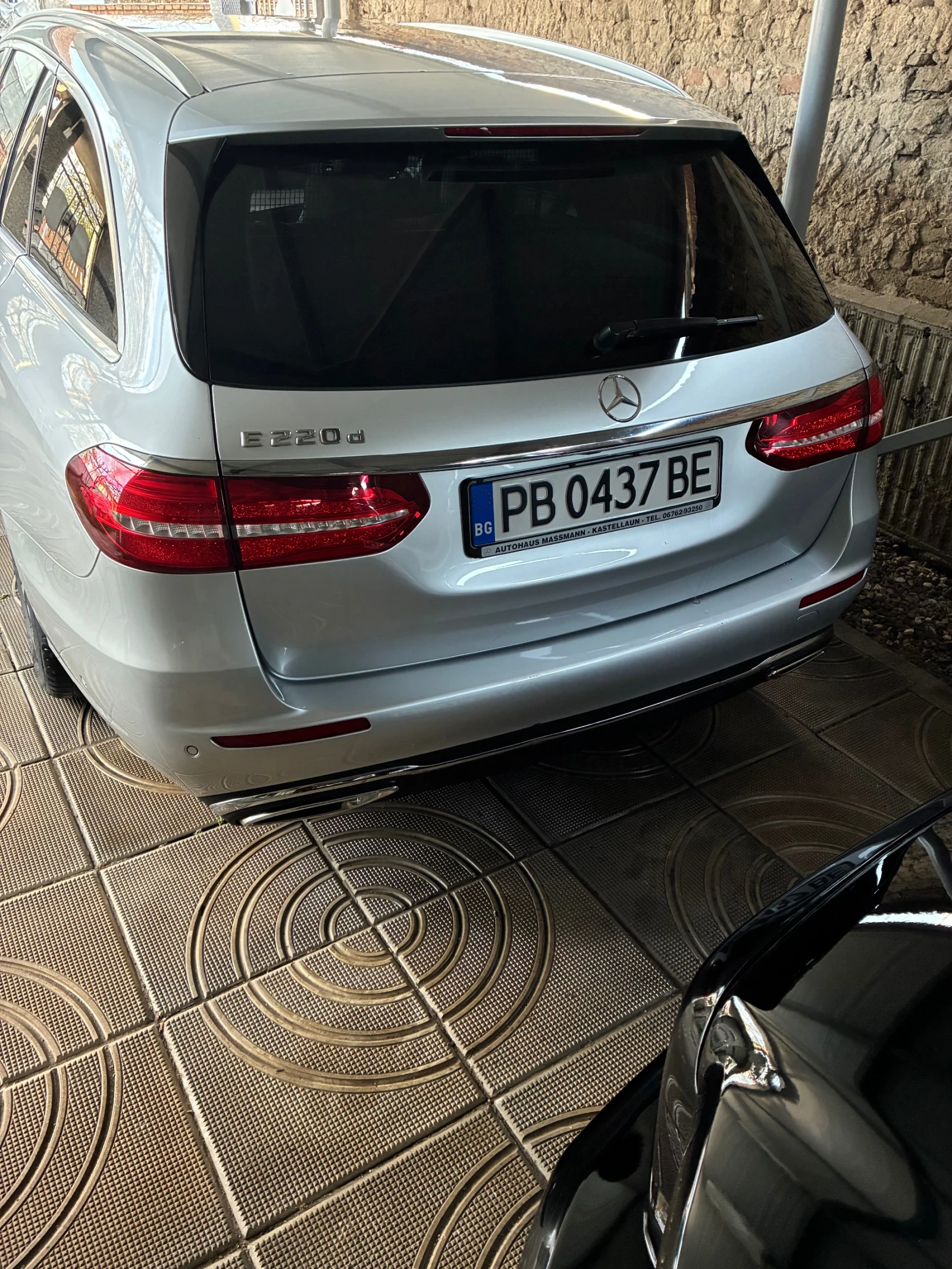 Mercedes-Benz E 220, снимка 5 - Автомобили и джипове - 54110337