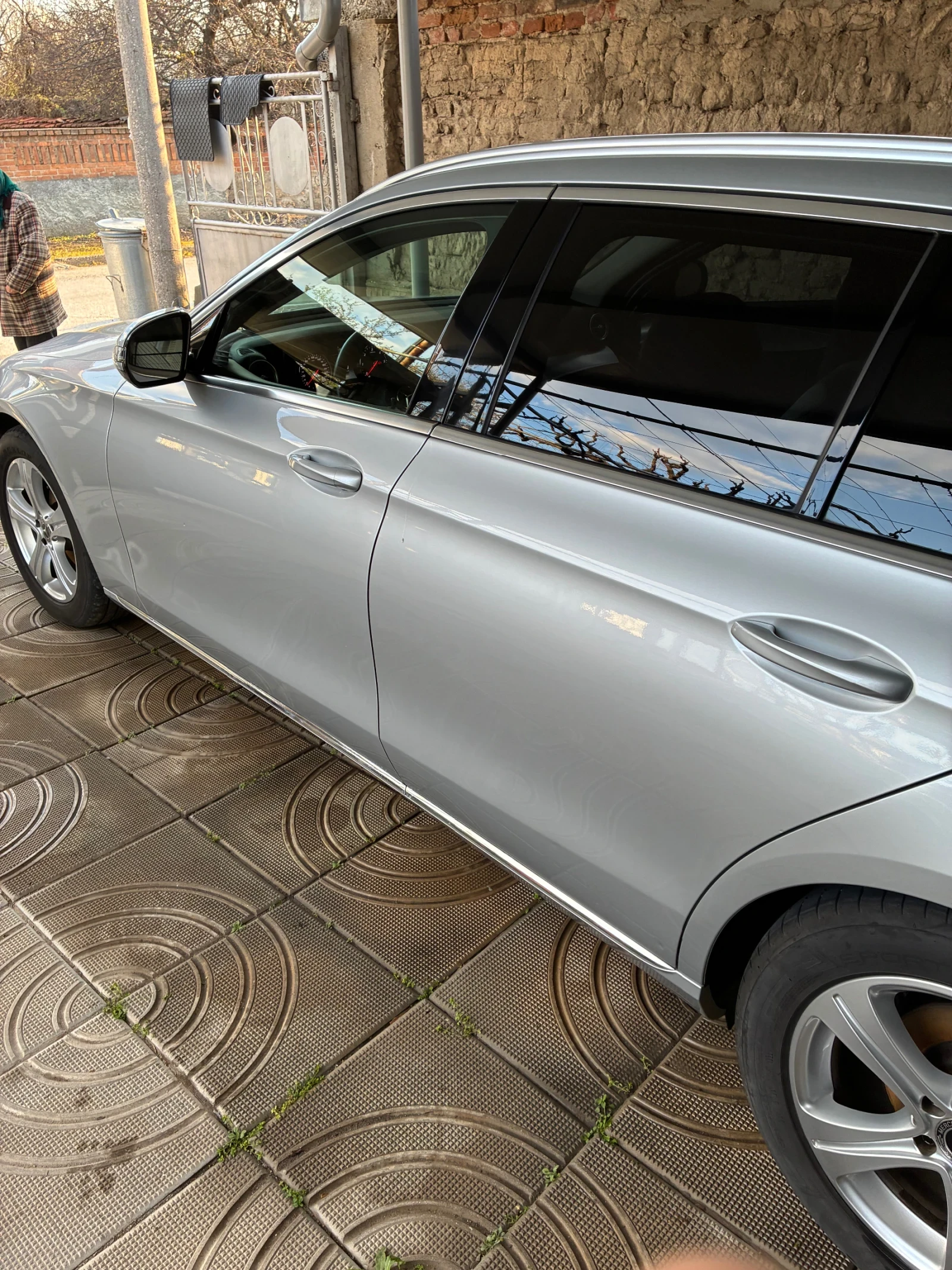 Mercedes-Benz E 220, снимка 6 - Автомобили и джипове - 54110337