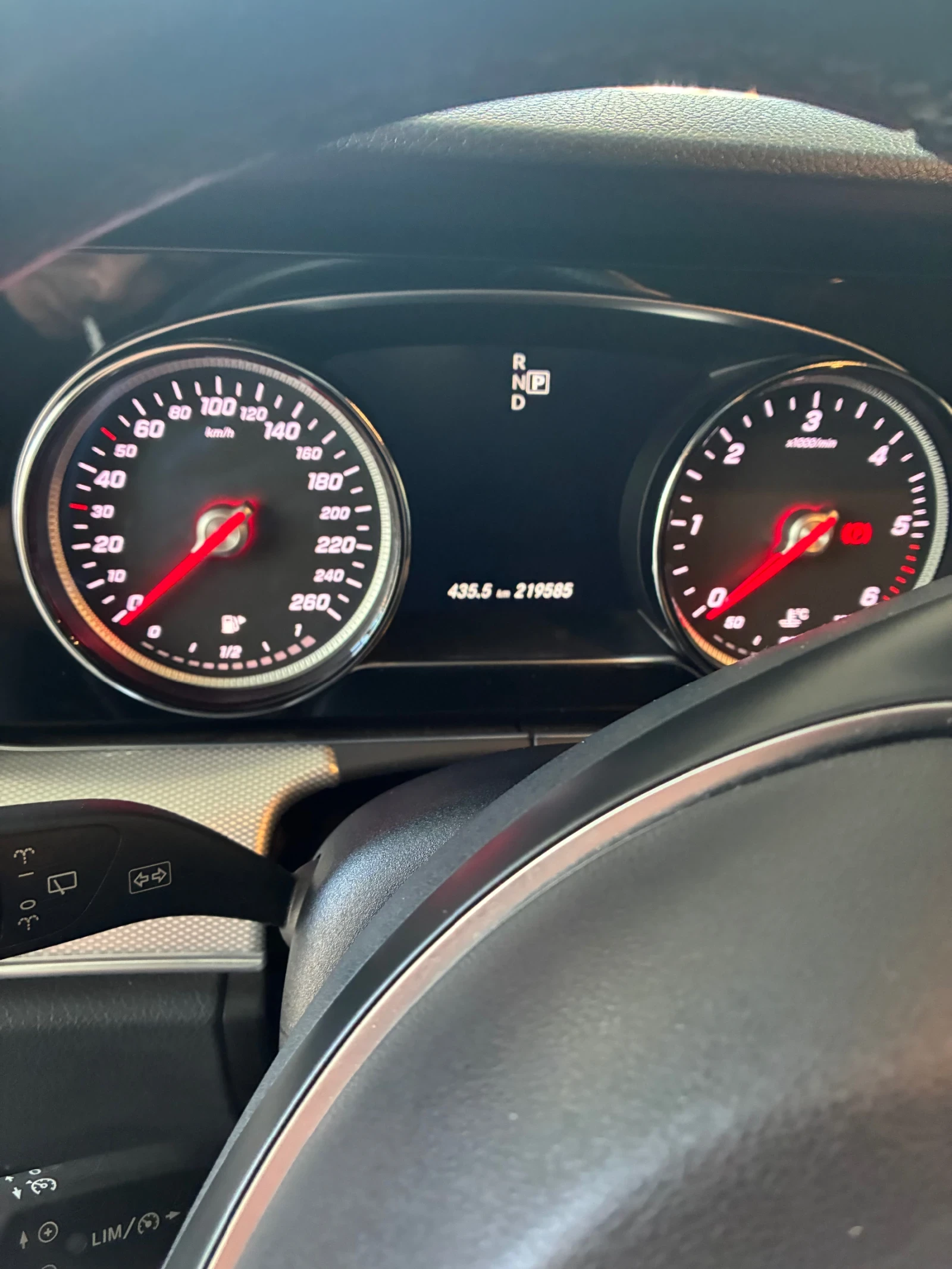 Mercedes-Benz E 220, снимка 2 - Автомобили и джипове - 54110337