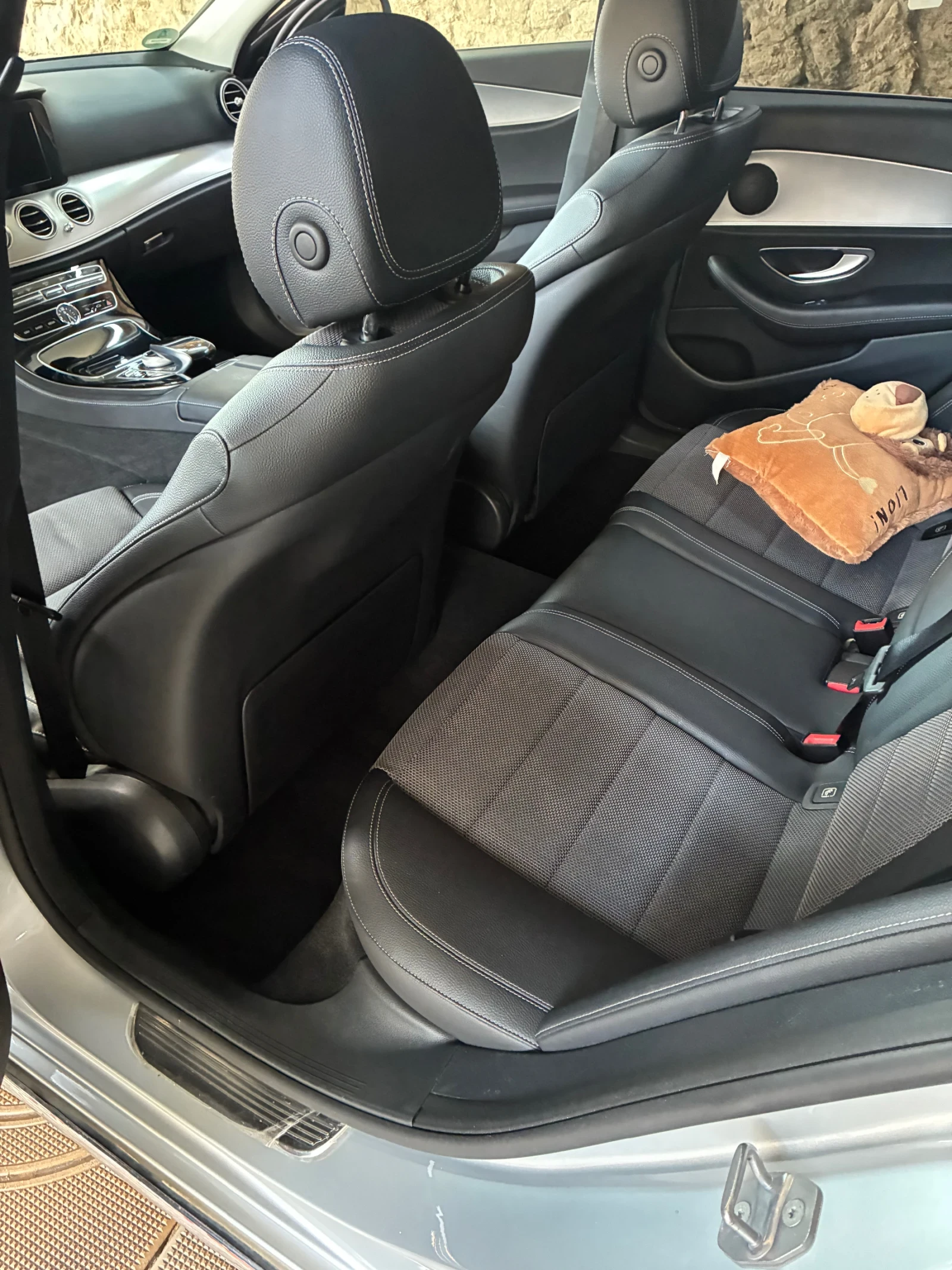 Mercedes-Benz E 220, снимка 8 - Автомобили и джипове - 54110337