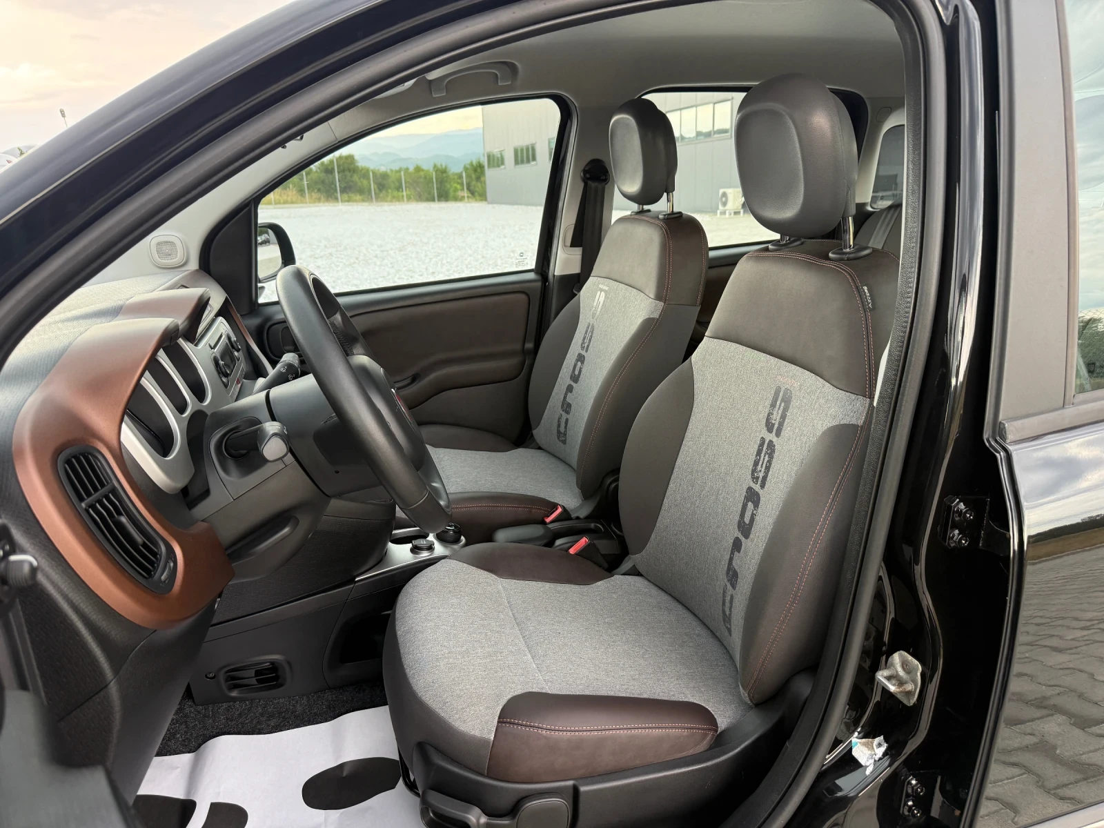 Fiat Panda CROSS 4x4, снимка 11 - Автомобили и джипове - 54875756