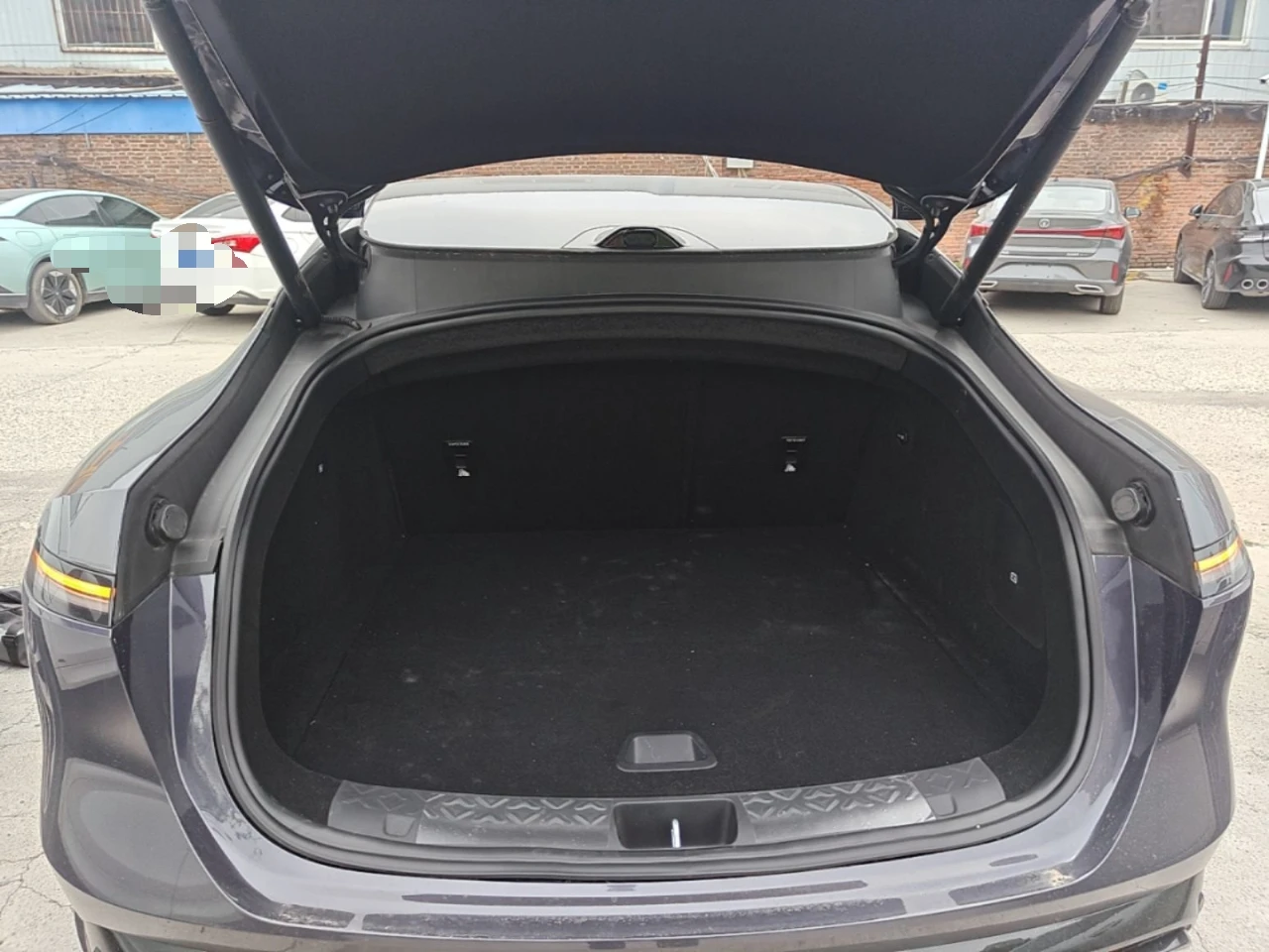 Avatr 06 REEV RWD 31, 7 kWh, снимка 14 - Автомобили и джипове - 55073616