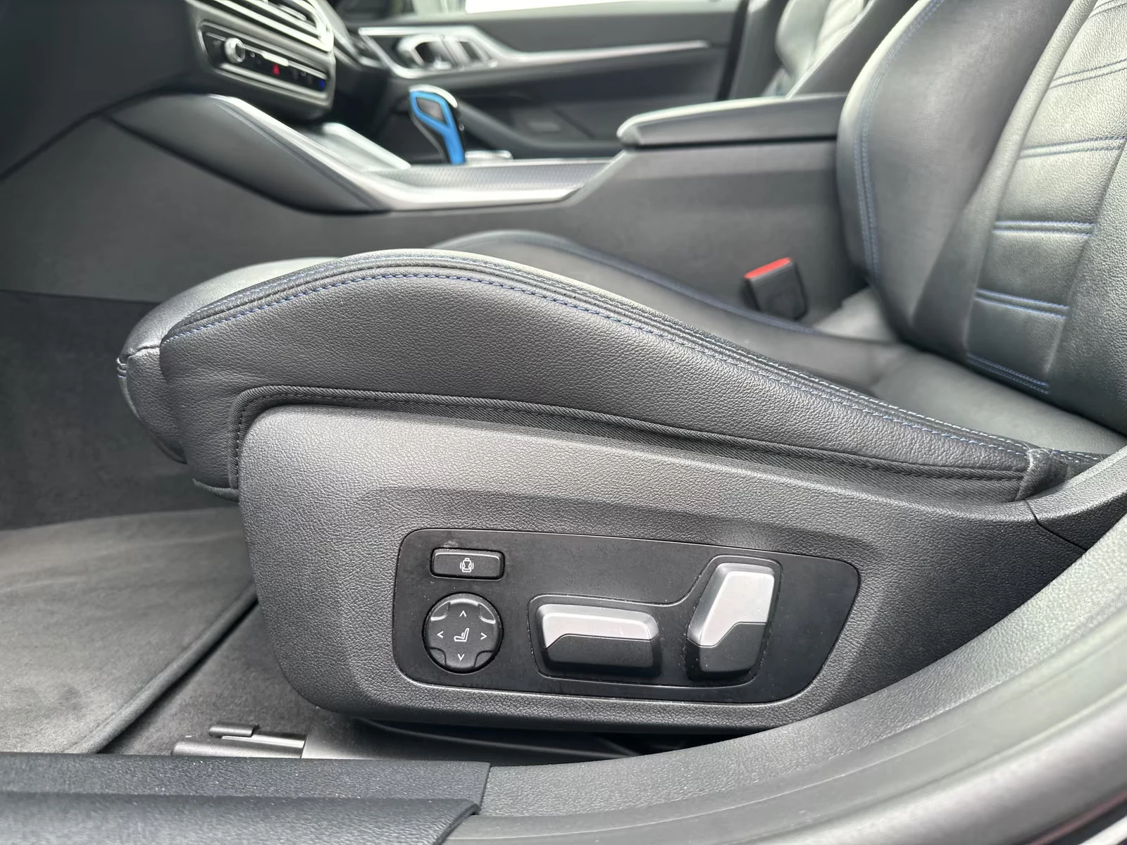 BMW i4 M50/533HP/xDRIVE/SPORT/360/ACC/536z, снимка 9 - Автомобили и джипове - 55146193