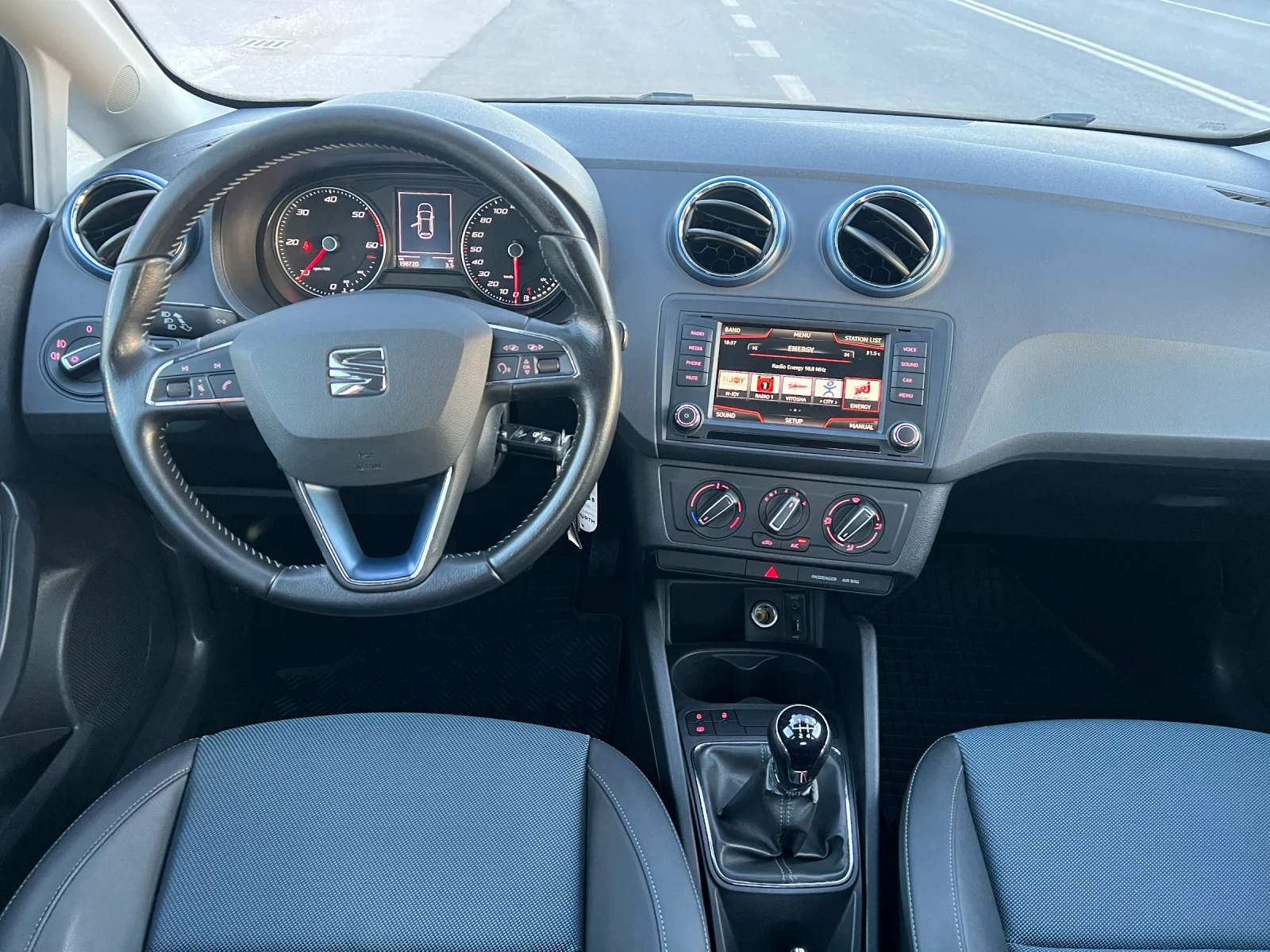 Seat Ibiza 1.4TDI CONNECT EDITION, снимка 11 - Автомобили и джипове - 55646415