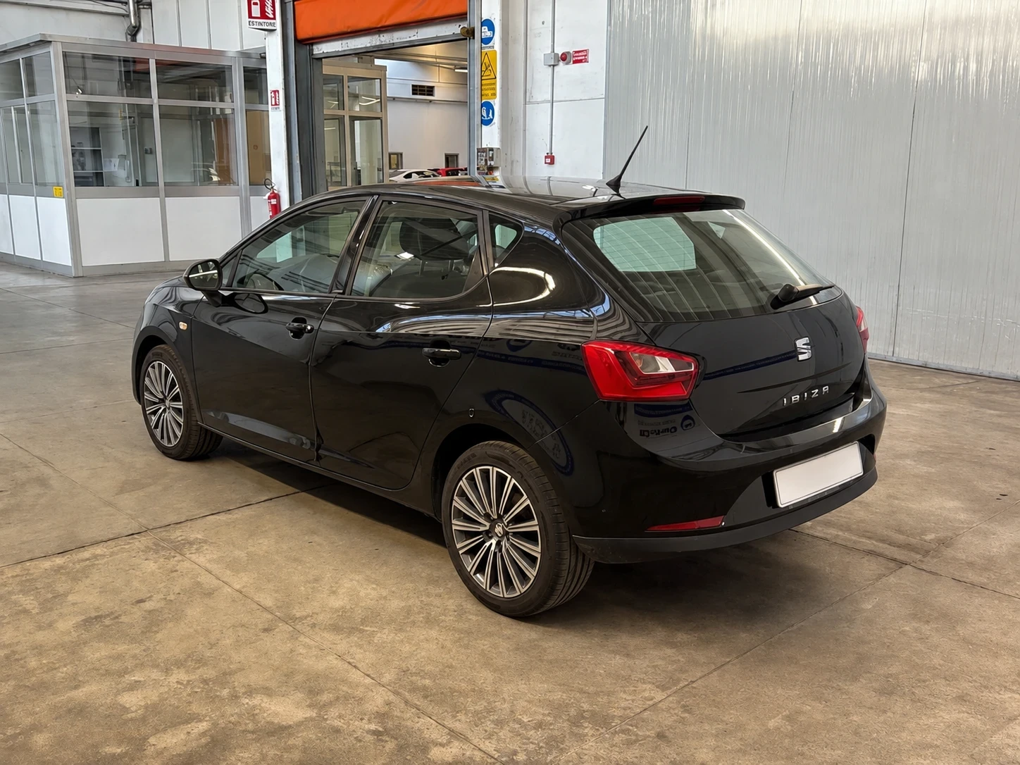 Seat Ibiza 1.4TDI CONNECT EDITION, снимка 4 - Автомобили и джипове - 55646415