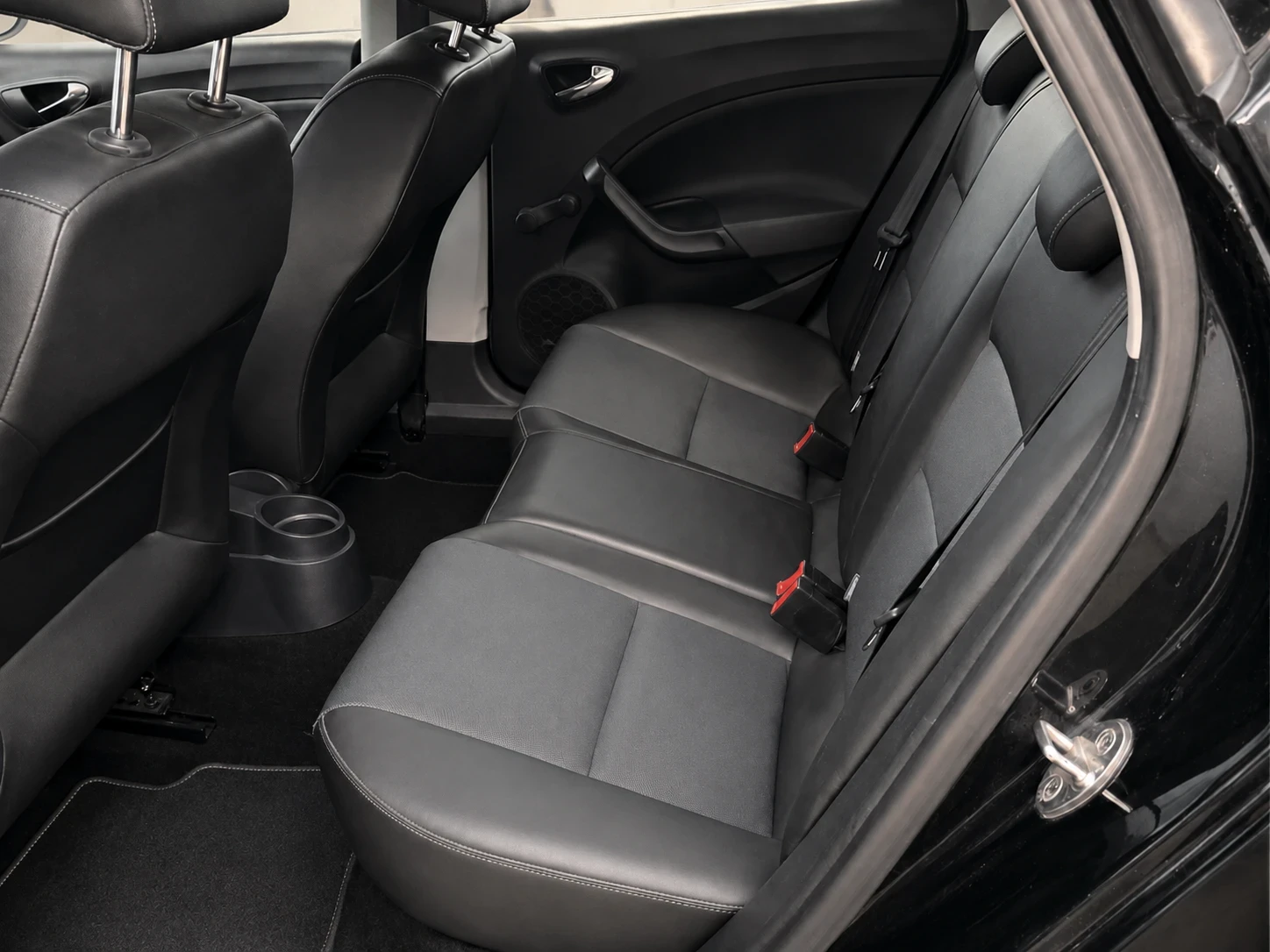Seat Ibiza 1.4TDI CONNECT EDITION, снимка 6 - Автомобили и джипове - 55646415
