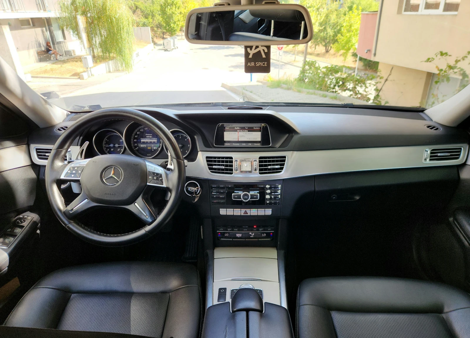 Mercedes-Benz E 250 4MATIC , снимка 12 - Автомобили и джипове - 56111979
