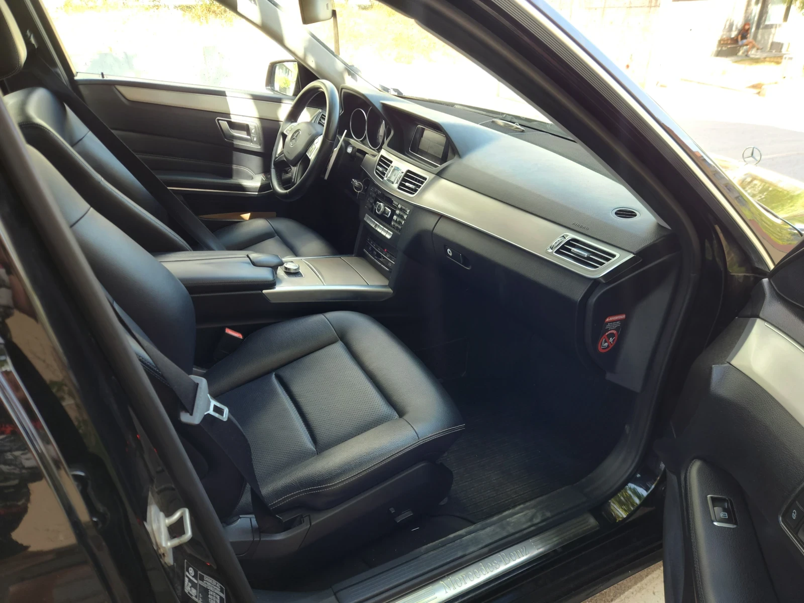 Mercedes-Benz E 250 4MATIC , снимка 13 - Автомобили и джипове - 56111979