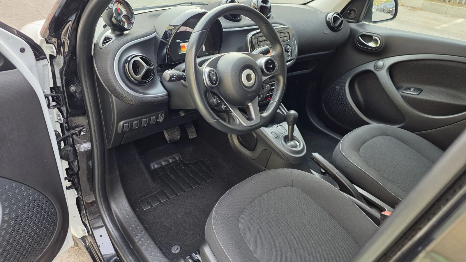 Smart Forfour Нов гаранция , снимка 8 - Автомобили и джипове - 56274282