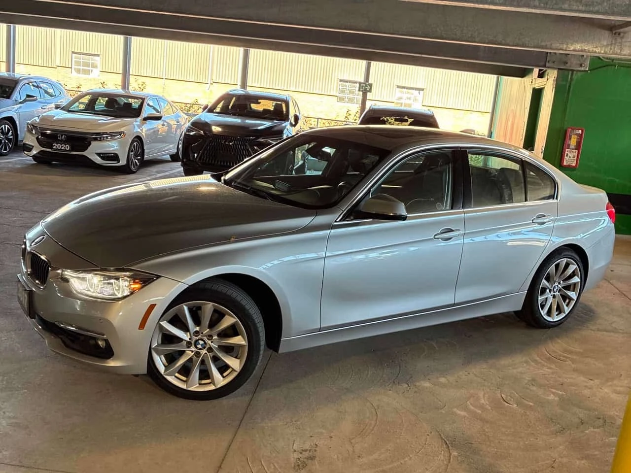 BMW 330 * 330i xDrive * CARFAX * ���� �� �� | Mobile.bg � ����������� 2
