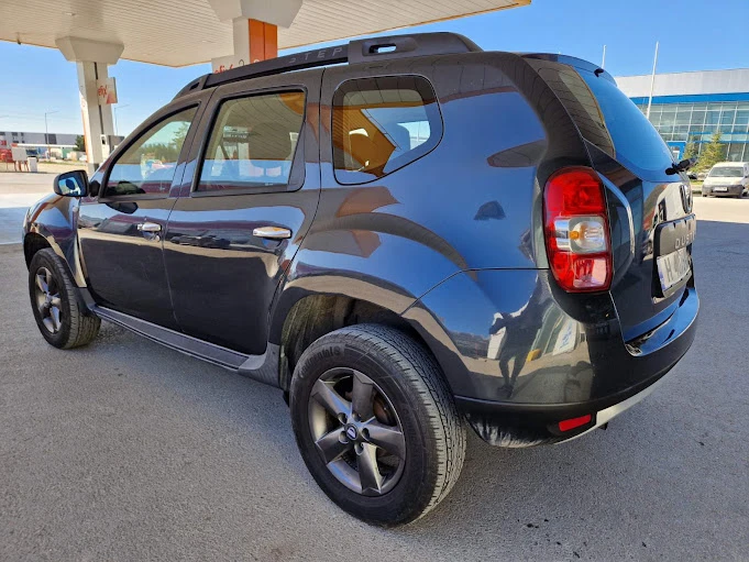 Dacia Duster 1.6 Газ/Б-н.Fase, снимка 3 - Автомобили и джипове - 48546797