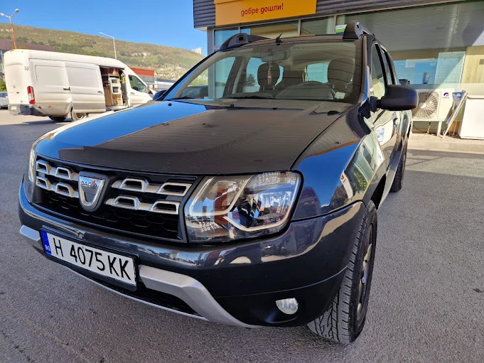 Dacia Duster 1.6 Газ/Б-н.Fase, снимка 1 - Автомобили и джипове - 48546797