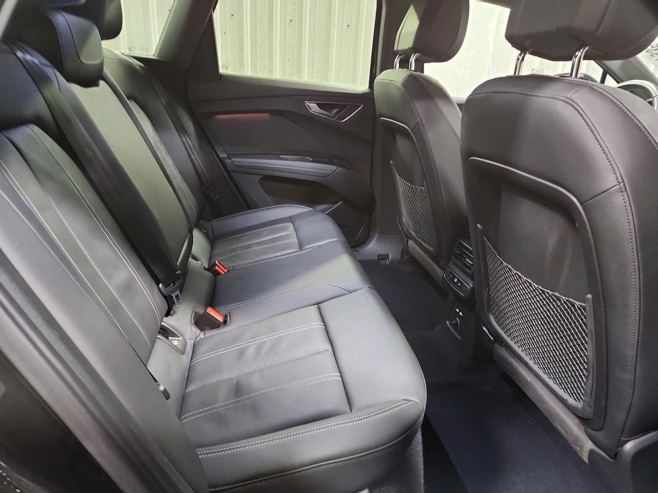 Audi Q4 * AWD* KEYLESS* ПАНОРАМА* ДИГ* ТАБЛО* ПОДГРЕВ* , снимка 10 - Автомобили и джипове - 54102730