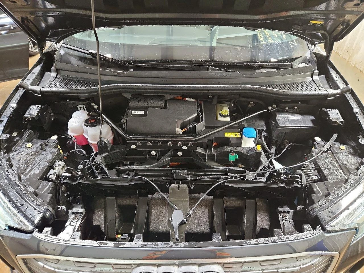 Audi Q4 * AWD* KEYLESS* ПАНОРАМА* ДИГ* ТАБЛО* ПОДГРЕВ* , снимка 11 - Автомобили и джипове - 54102730