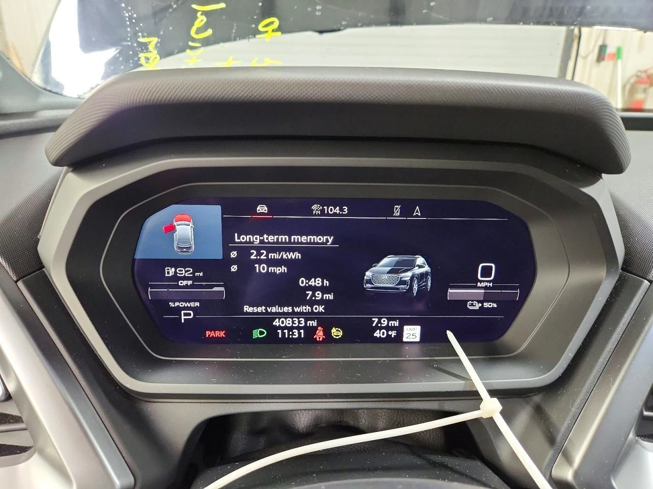 Audi Q4 * AWD* KEYLESS* ПАНОРАМА* ДИГ* ТАБЛО* ПОДГРЕВ* , снимка 9 - Автомобили и джипове - 54102730