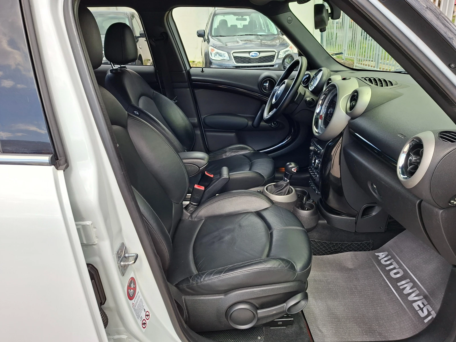 Mini Countryman S* 1.6i* АВТОМ* КЛИМА* КОЖА* NAVI* ПАРКТРОНИК, снимка 14 - Автомобили и джипове - 54122529