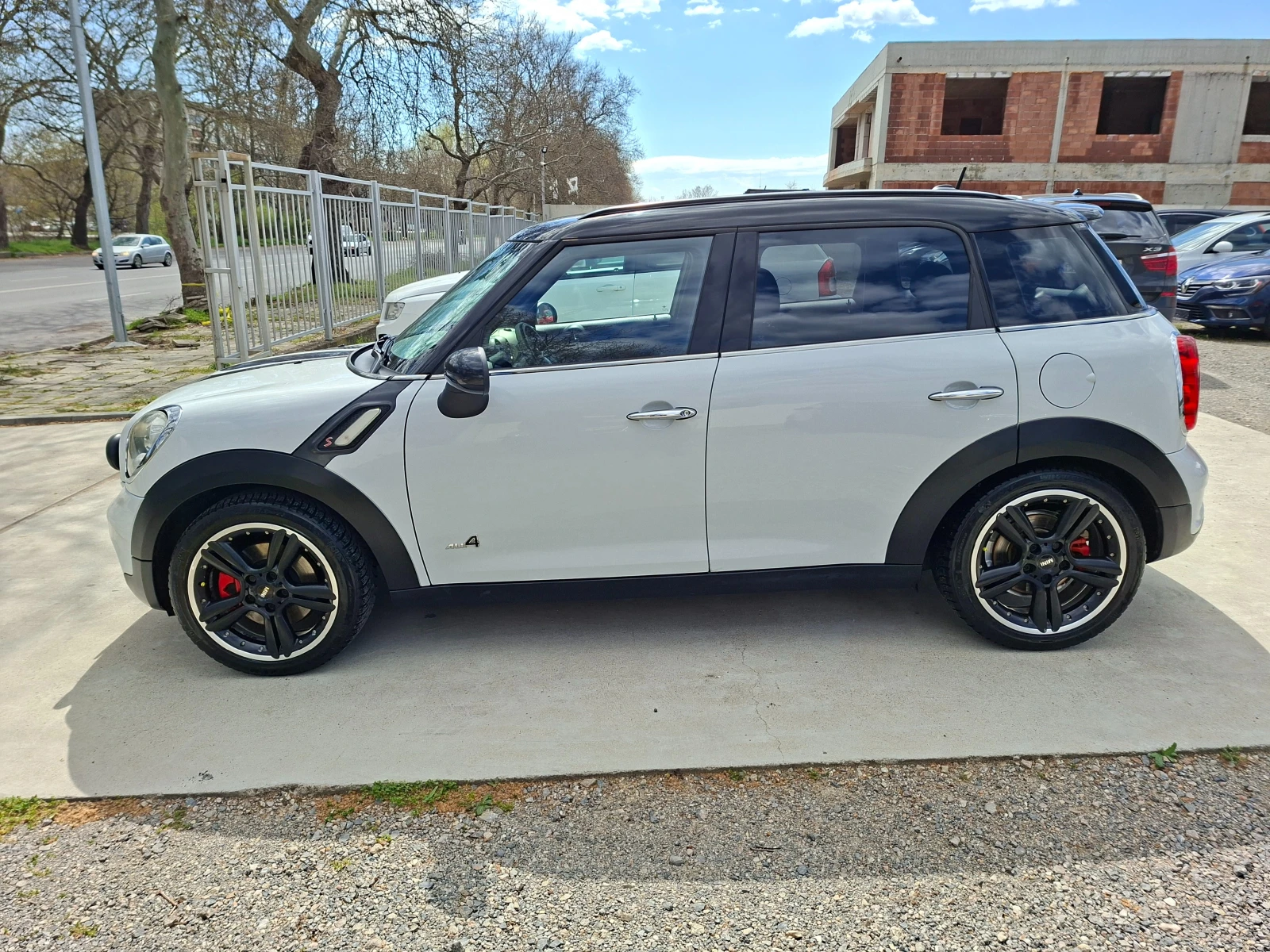 Mini Countryman S* 1.6i* АВТОМ* КЛИМА* КОЖА* NAVI* ПАРКТРОНИК, снимка 4 - Автомобили и джипове - 54122529