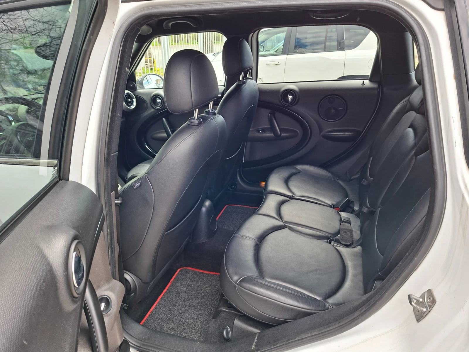 Mini Countryman S* 1.6i* АВТОМ* КЛИМА* КОЖА* NAVI* ПАРКТРОНИК, снимка 11 - Автомобили и джипове - 54122529