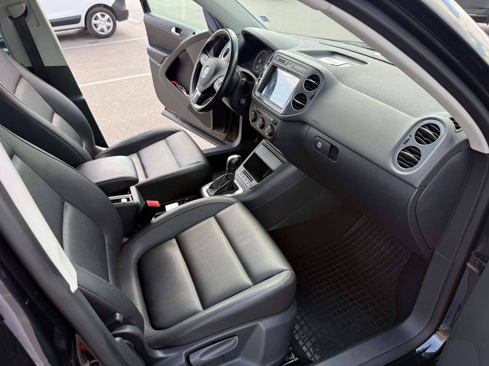 VW Tiguan, снимка 6 - Автомобили и джипове - 55587954